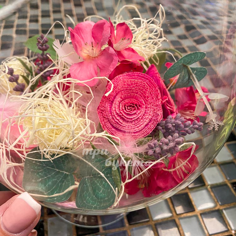 Букет из «Ferrero Rocher» и «Нуе» (наполнение вазы)