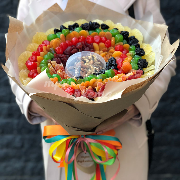 Букет из сухофруктов и миндаля (вид спереди)