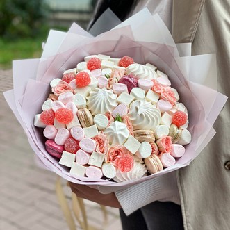 Букет из зефира и кустовых роз