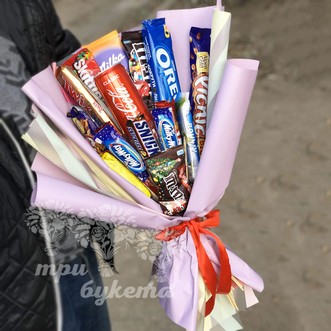 Букет из шоколадных батончиков
