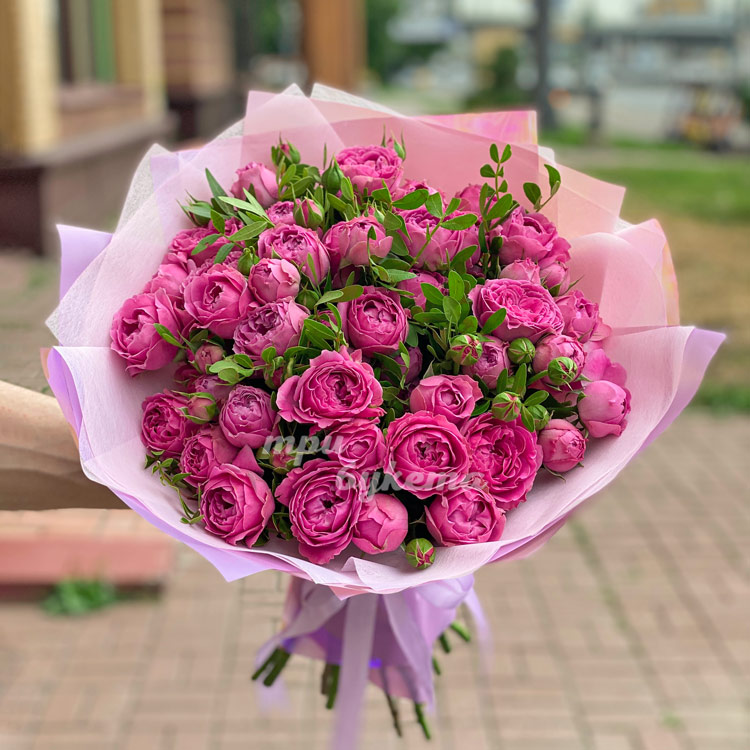Букет из 11 пионовидных роз
