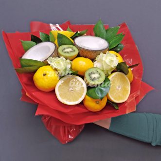 Букет из апельсинов, кокоса и роз