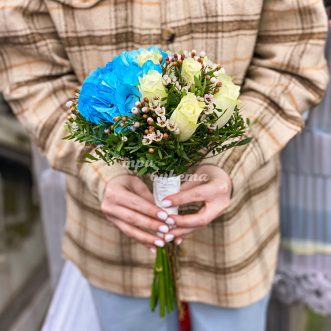 Букет невесты из гортензии, роз и хамелациума